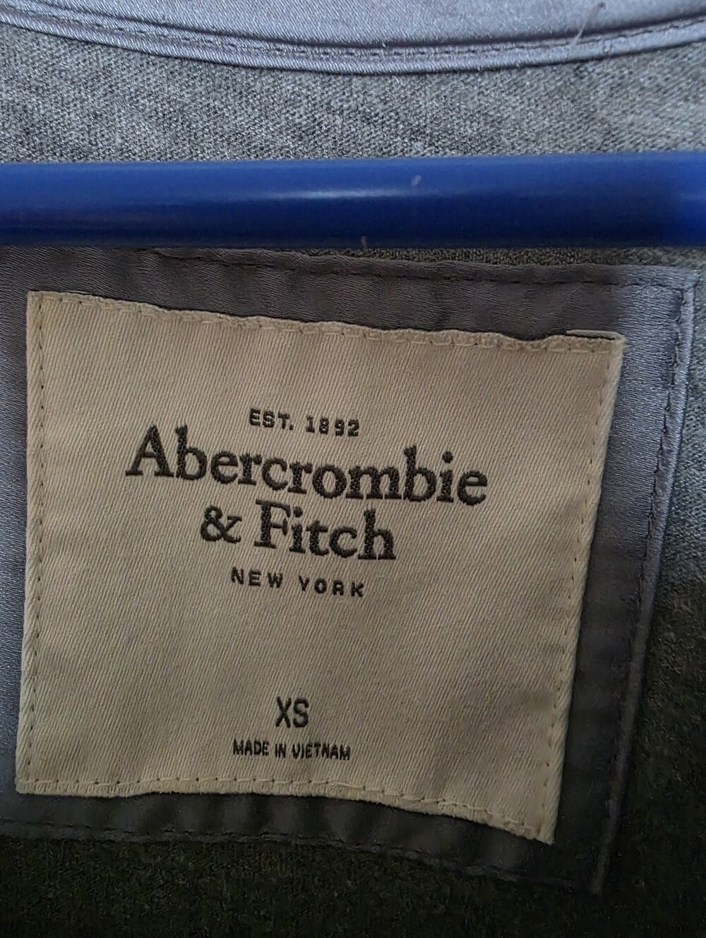 Abercrombie & Fitch Short Sleeve Pocket Tee, Heather Gray, XS - Picture 4 of 8